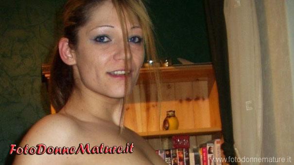 Silvana milf amatoriale gioca in cam foto in evidenza